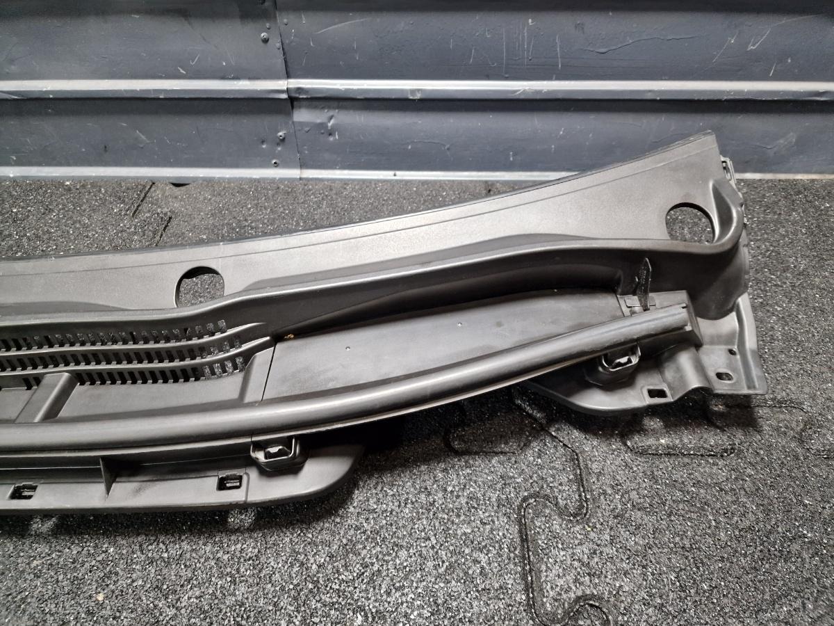 Grila stergatoare TOYOTA PRIUS _W3_ 2008 - >1.8 Hybrid 2ZR-FXE 5578147120