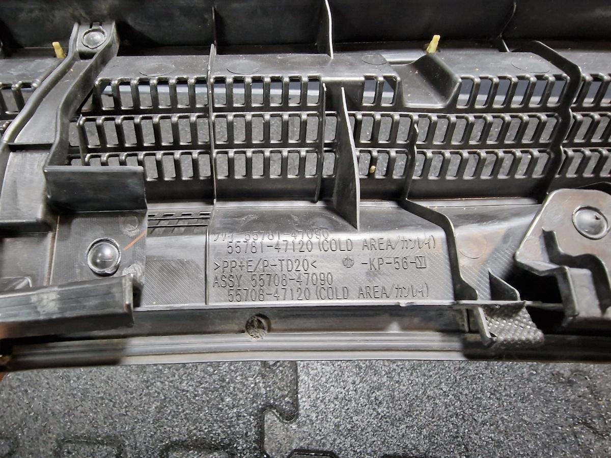 Grila stergatoare TOYOTA PRIUS _W3_ 2008 - >1.8 Hybrid 2ZR-FXE 5578147120