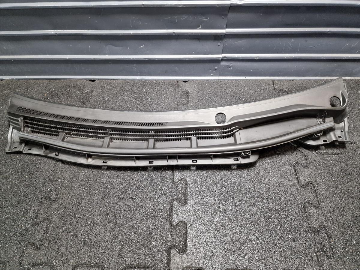 Grila stergatoare TOYOTA PRIUS _W3_ 2008 - >1.8 Hybrid 2ZR-FXE 5578147120