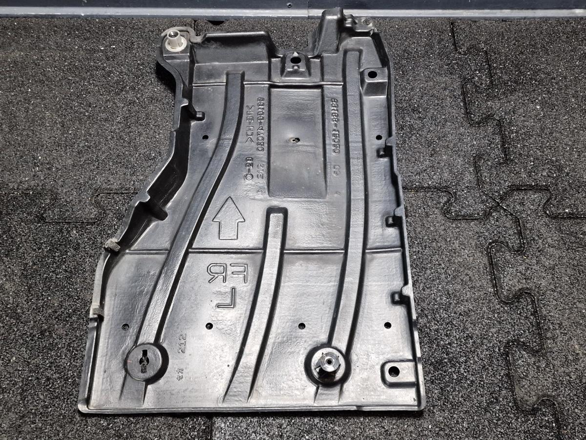 Scut de protectie stanga fata TOYOTA PRIUS _W3_ 2008 - >1.8 Hybrid 2ZR-FXE 5816612020 , 5816647020