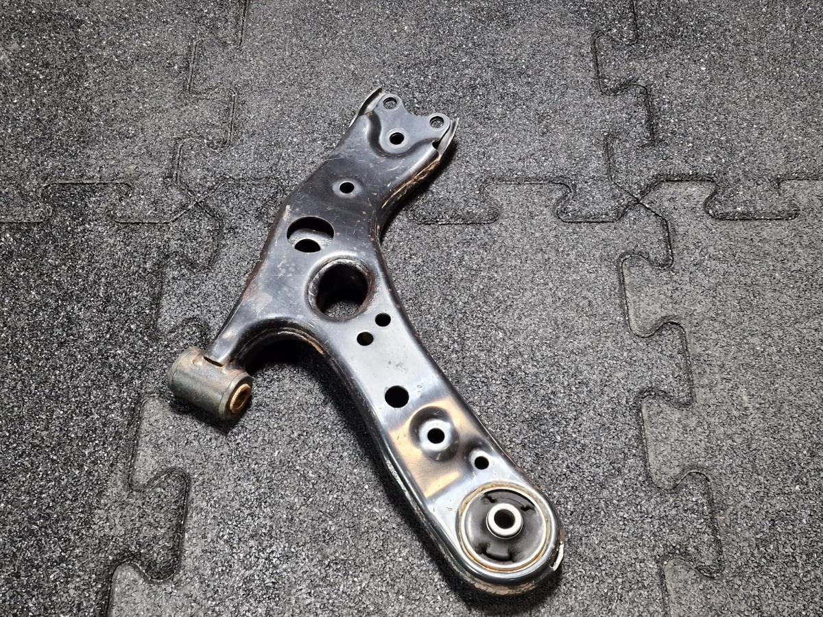 Brat suspensie stanga fata TOYOTA PRIUS _W3_ 2008 - >1.8 Hybrid 2ZR-FXE 4806947050