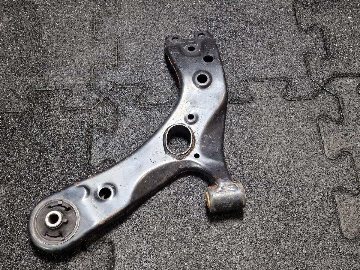 Brat suspensie stanga fata TOYOTA PRIUS _W3_ 2008 - >1.8 Hybrid 2ZR-FXE 4806947050