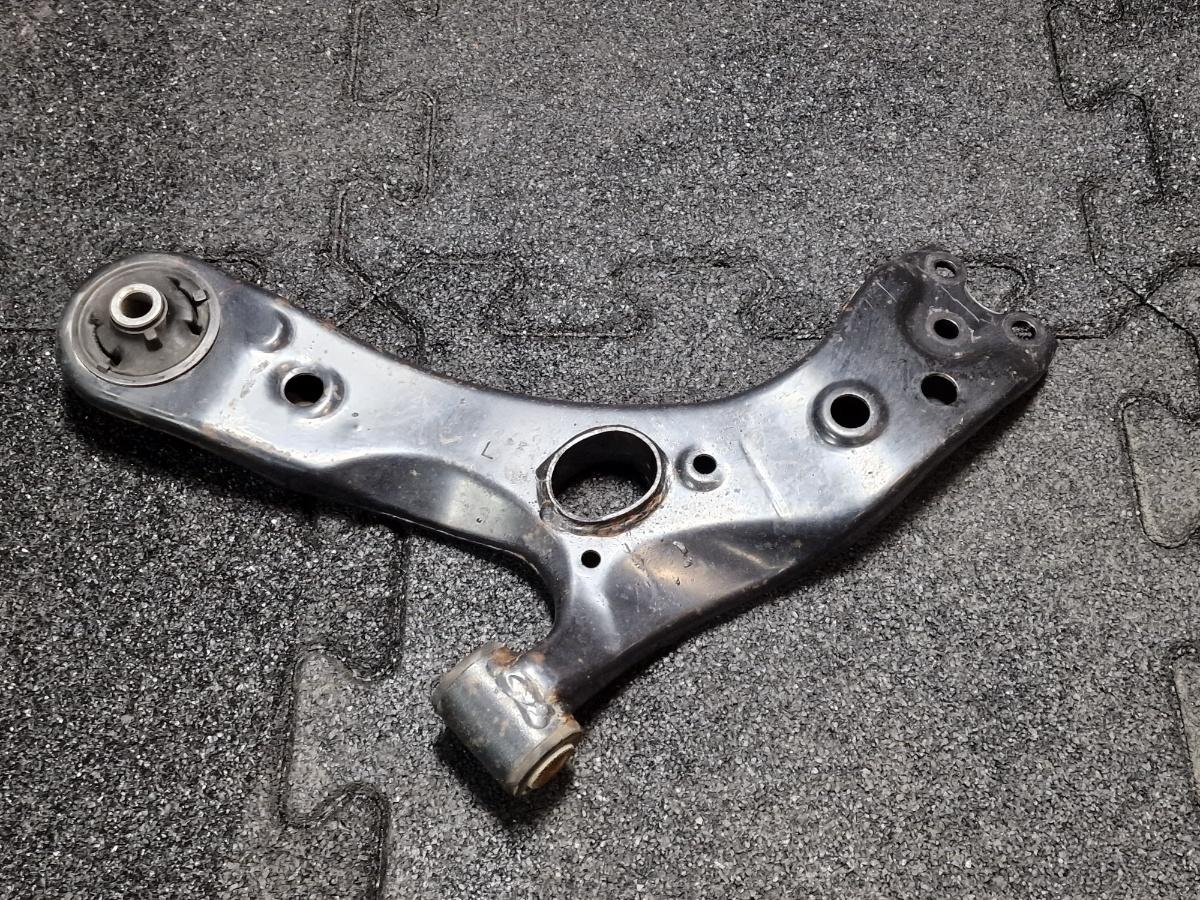Brat suspensie stanga fata TOYOTA PRIUS _W3_ 2008 - >1.8 Hybrid 2ZR-FXE 4806947050