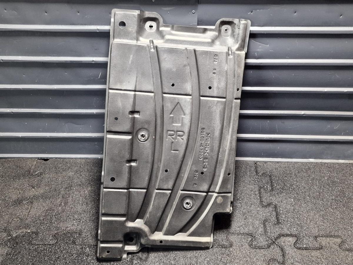 Scut de protectie  stanga spate TOYOTA PRIUS _W3_ 2008 - >1.8 Hybrid 2ZR-FXE 5816847020