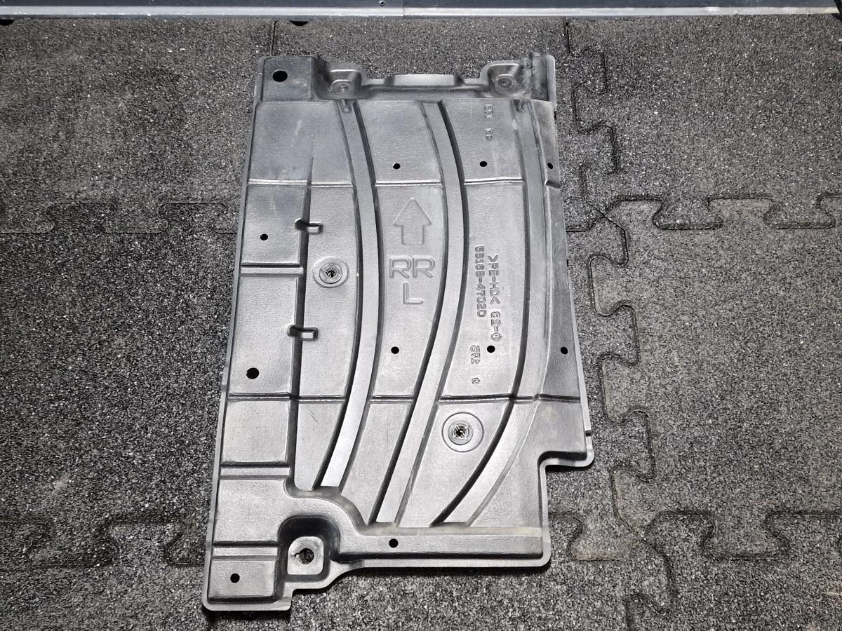 Scut de protectie  stanga spate TOYOTA PRIUS _W3_ 2008 - >1.8 Hybrid 2ZR-FXE 5816847020