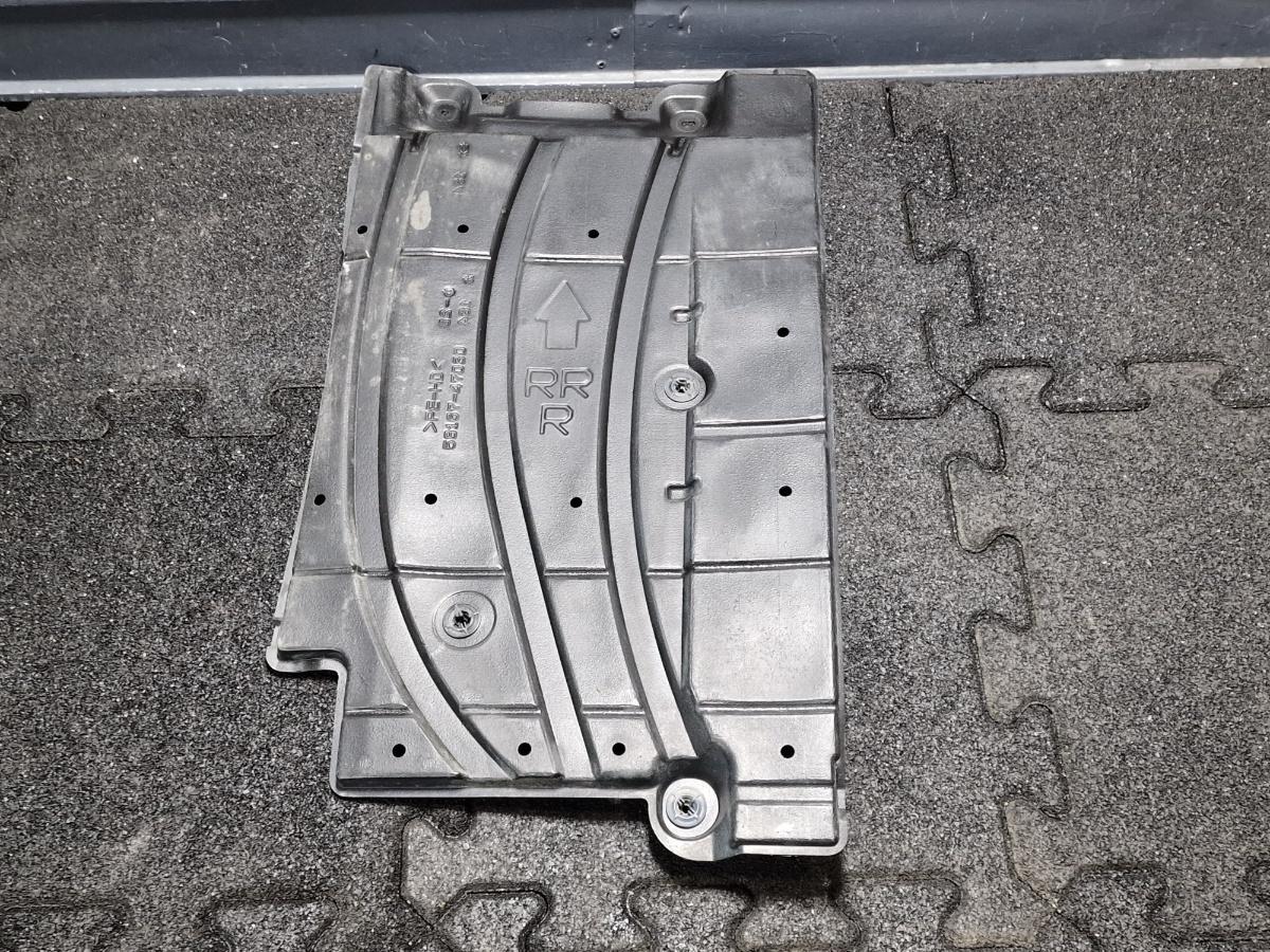 Scut protectie  dreapta spate TOYOTA PRIUS _W3_ 2008 - >1.8 Hybrid 2ZR-FXE 5816747030