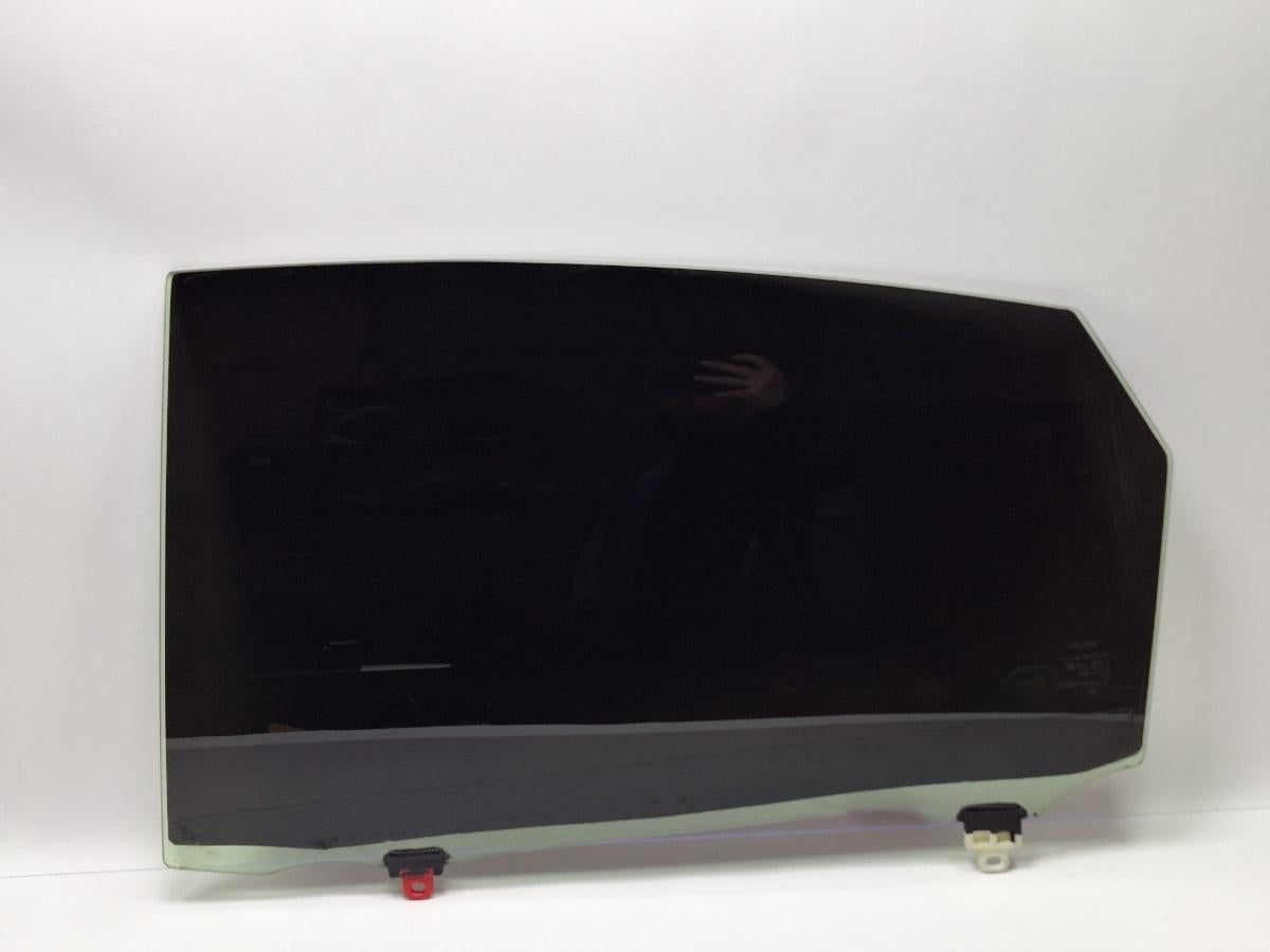Geam usa stanga spate TOYOTA PRIUS _W3_ 2008 - >1.8 Hybrid 2ZR-FXE 6810447051