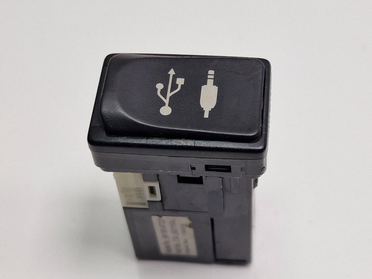 Mufa conector AUX TOYOTA PRIUS _W3_ 2008 - >1.8 Hybrid 2ZR-FXE 8619047020