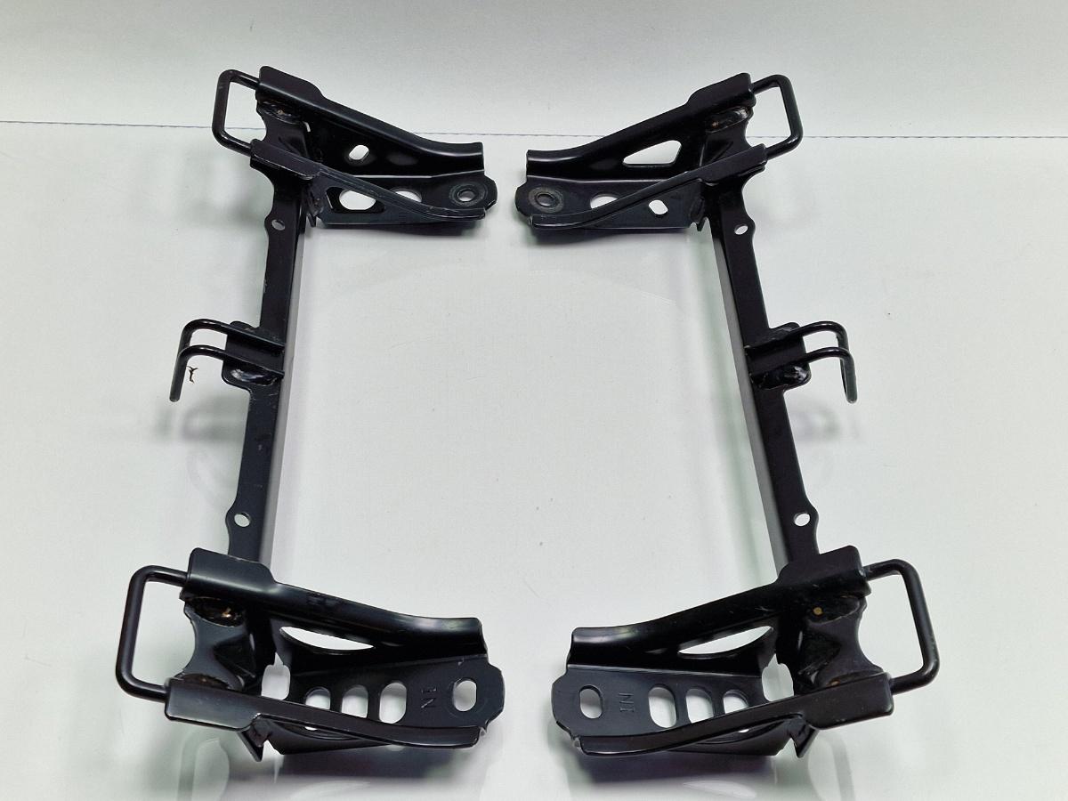 Suporti ISOFIX TOYOTA PRIUS _W3_ 2008 - >1.8 Hybrid 2ZR-FXE 7370547040 , 7370647050