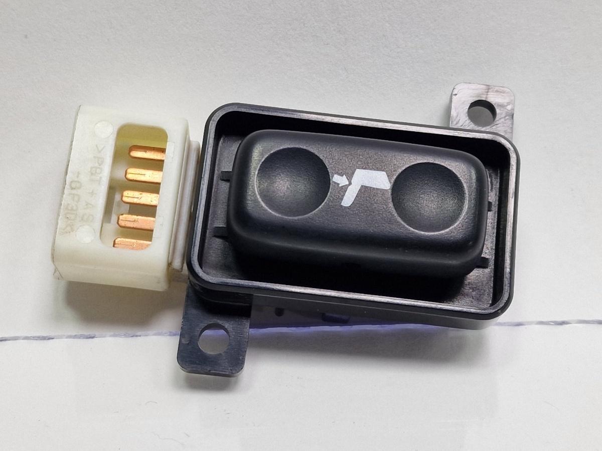 Buton reglaj lombar scaun stanga fata TOYOTA PRIUS _W3_ 2008 - >1.8 Hybrid 2ZR-FXE 8492060050C0
