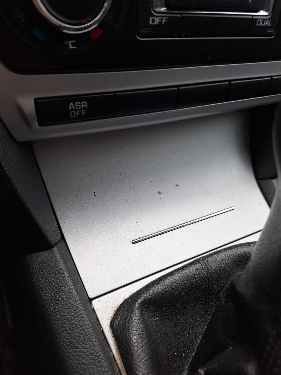 Scrumiera (fata) SKODA OCTAVIA 1Z3 2004 - 20132.0 TDI 16V BKD, CFHC, CLCB