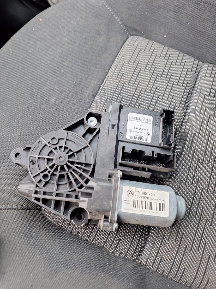 Motoras geam stanga fata SKODA OCTAVIA 1Z3 2004 - 2013 , 5K0959793 / 1T0959701T