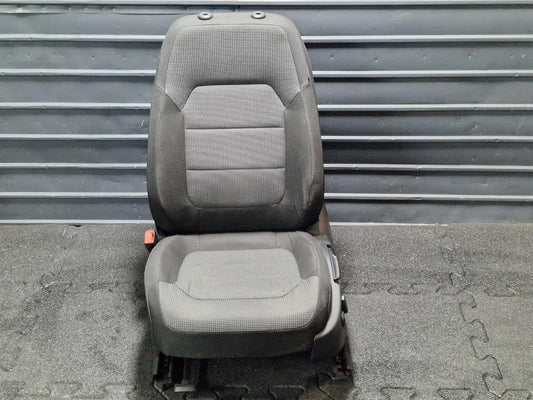Scaun sofer cu incalzire stanga fata VOLKSWAGEN PASSAT 365 2010 - 20142.0 2.0 TDi BlueMotion CFFB 3C8881105AL