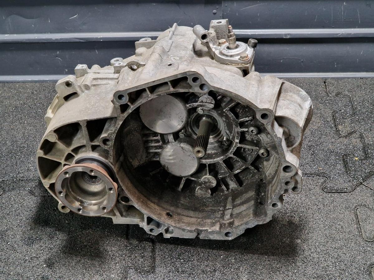 Cutie viteze manuala 6 trepte START&STOP VOLKSWAGEN PASSAT 365 2010 - 2014 2.0 2.0 TDi  CFFB  NFU