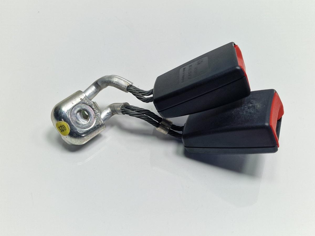 Teci centuri sigurante spate VOLKSWAGEN GOLF VI 5K1 2008 - 20132.0 TDI CBDC, CLCA 1K0857739M