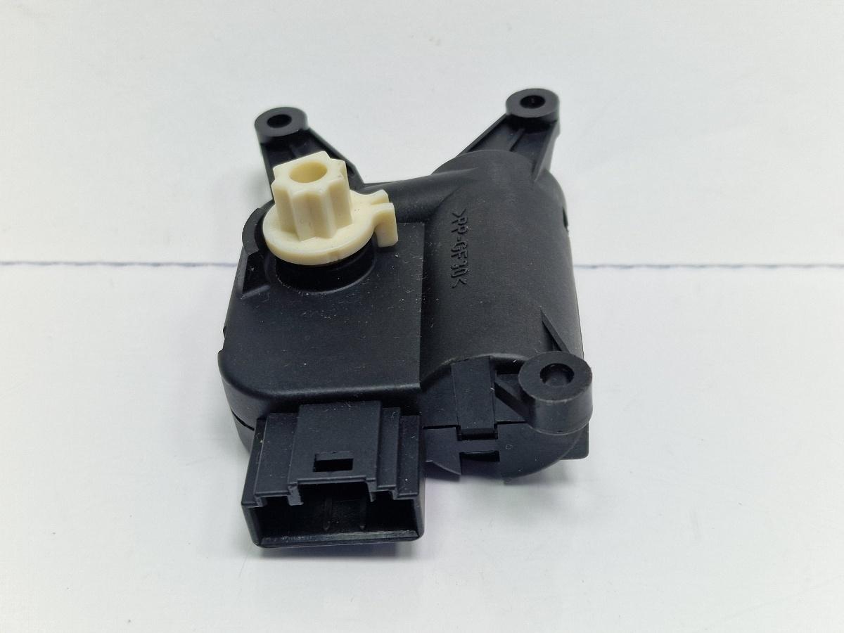 Motoras reglaj aeroterma V425 VOLKSWAGEN GOLF VI 5K1 2008 - 20132.0 TDI CBDC, CLCA BOSCH 0132801345 1K0907511