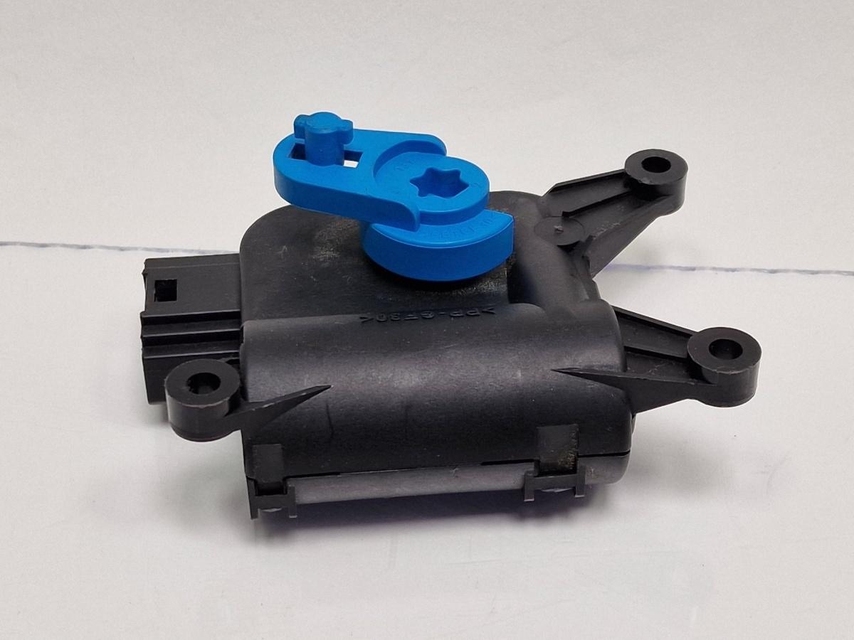 Motoras aeroterma V107 VOLKSWAGEN GOLF VI 5K1 2008 - 20132.0 TDI CBDC, CLCA BOSCH 0132801343 1K1907511E