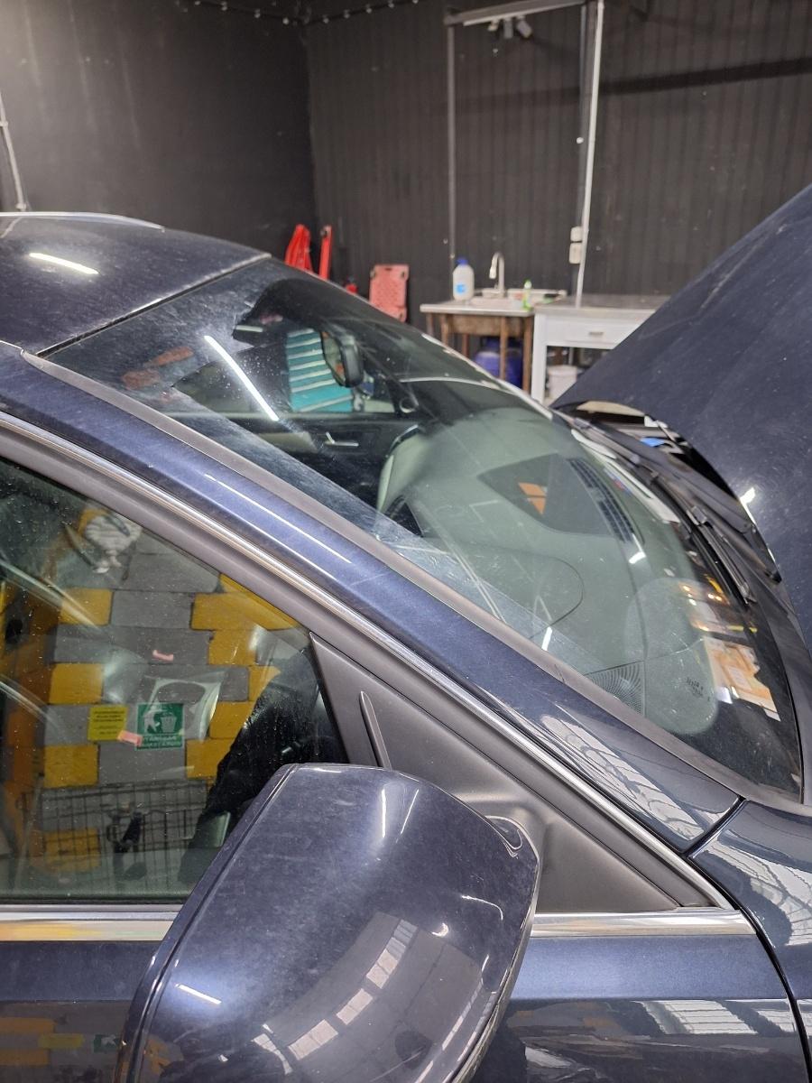 Stalp A montant fata dreapta AUDI Q5 8RB 2008 - 2018