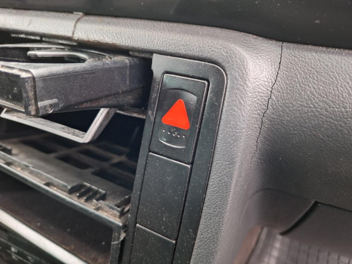 Comutator lumini de avarie VOLKSWAGEN SHARAN 7M8, 7M9, 7M6 1995 - 20101.9 TDI AUY, BVK