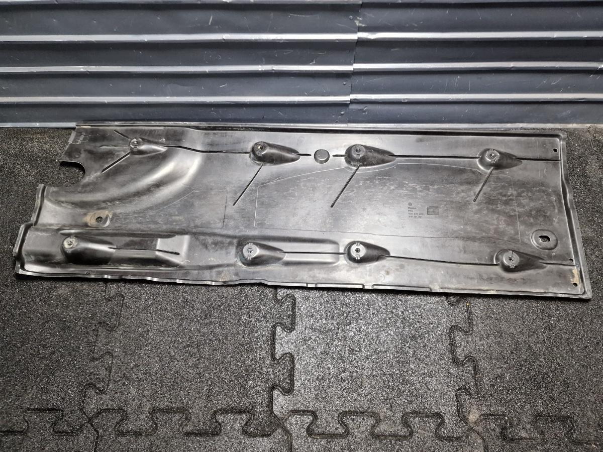Scut protectie dreapta VOLKSWAGEN JETTA IV 162, 163, AV3, AV2 2009 - >1.2 TSI CBZB 5C6825202