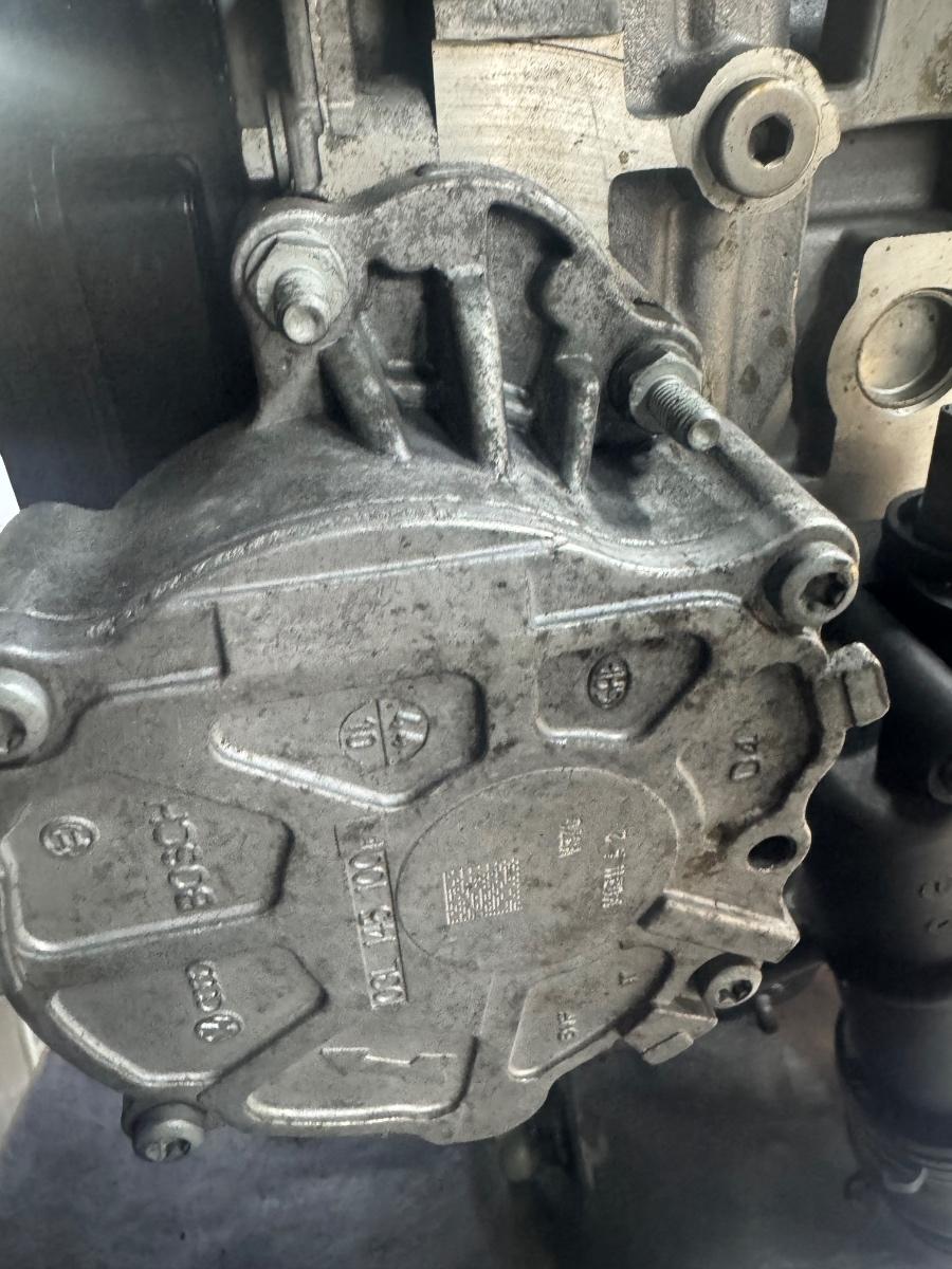 Pompa de vacuum AUDI A4 IV Avant 8K5, B8 2007 - 20152.0 TDI CAGA, CJCA, CMEA, CMFA 03L145100