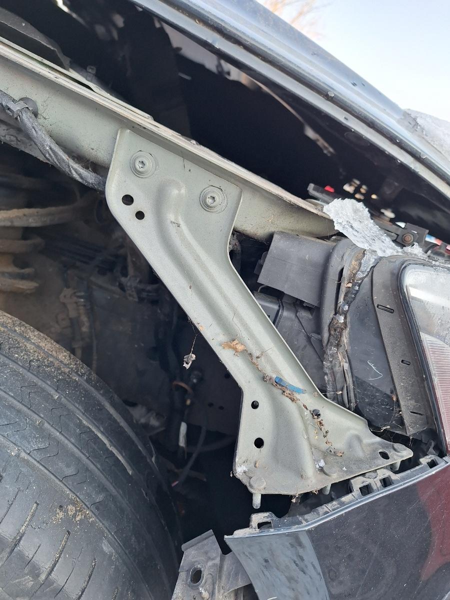 Suport de fixare aripa dreapta AUDI Q5 8RB 2008 - >2.0 TDI quattro CAHA, CGLB, CMGA