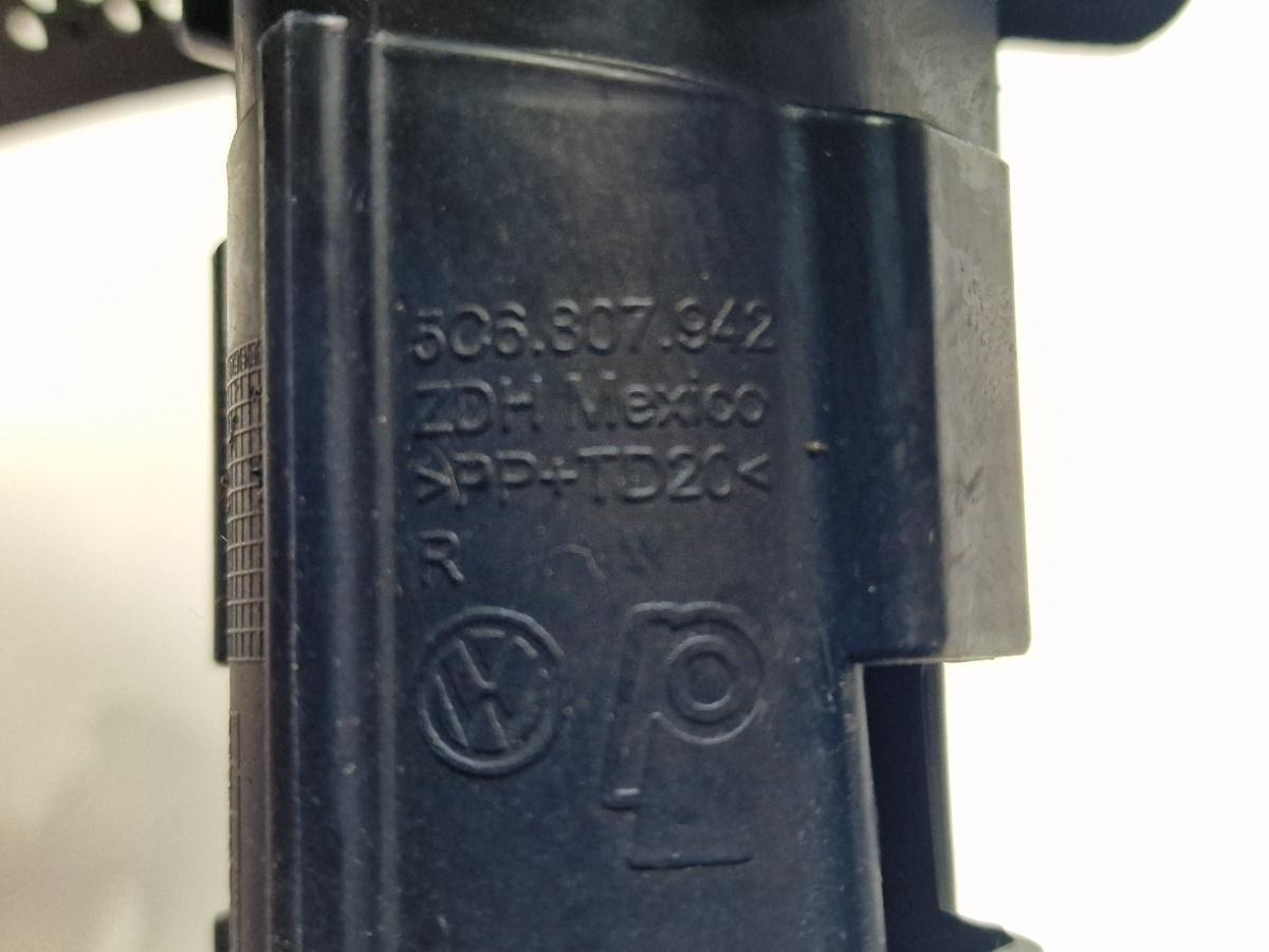 Duza spalator far dreapta VOLKSWAGEN JETTA IV 162, 163, AV3, AV2 2009 - >1.2 TSI CBZB 5C6807942