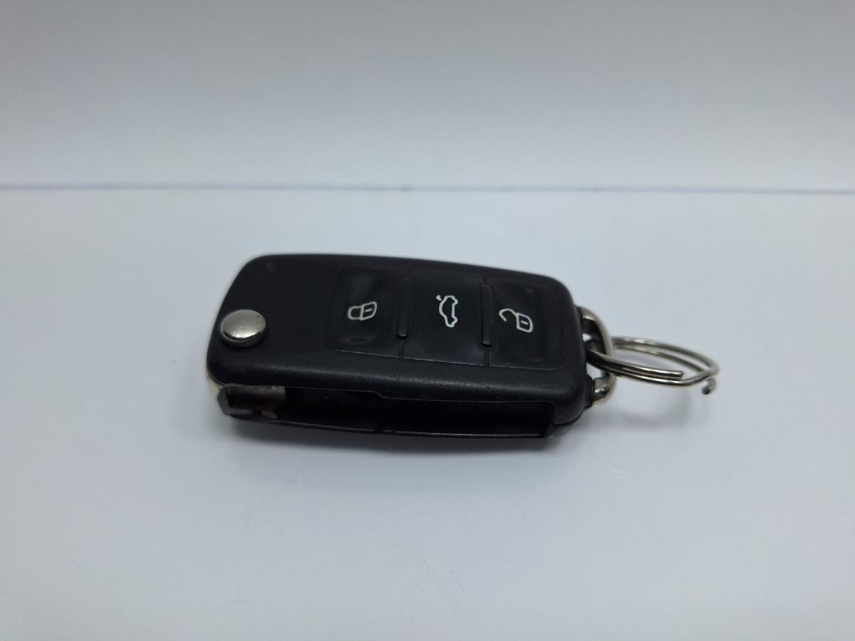Telecomanda inchidere centralizata 434MHz VOLKSWAGEN CADDY IV Estate SAB, SAJ 2015 - >2.0 TDI CUUD, DFSD HELLA 5FA01295500 5K0837202BH