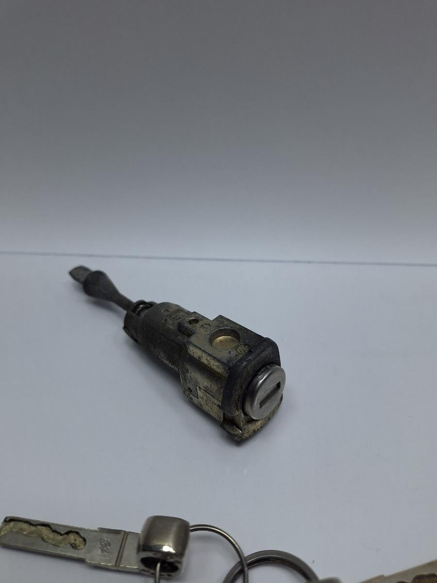 Butuc usa VOLKSWAGEN JETTA IV 162, 163, AV3, AV2 2009 - >1.2 TSI CBZB 5C6837167