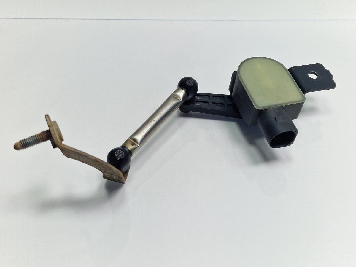 Senzor nivel faruri fata SKODA OCTAVIA II Combi 1Z5 2004 - 20132.0 TDI 16V BKD, CFHC, CLCB HELLA 6PM00873900 1T0907503