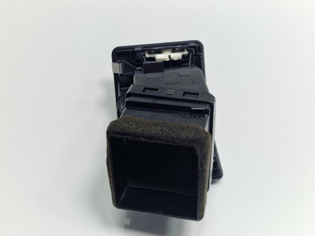 Grila de ventilatie dreapta SKODA OCTAVIA II Combi 1Z5 2004 - 20132.0 TDI 16V BKD, CFHC, CLCB 1Z0819702