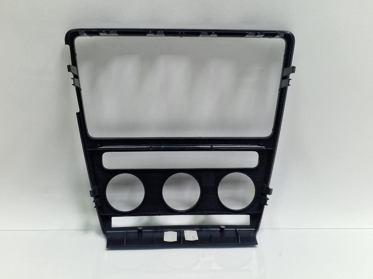 Ornament consola centrala bord SKODA OCTAVIA II Combi 1Z5 2004 - 20132.0 TDI 16V BKD, CFHC, CLCB 1Z0858069A