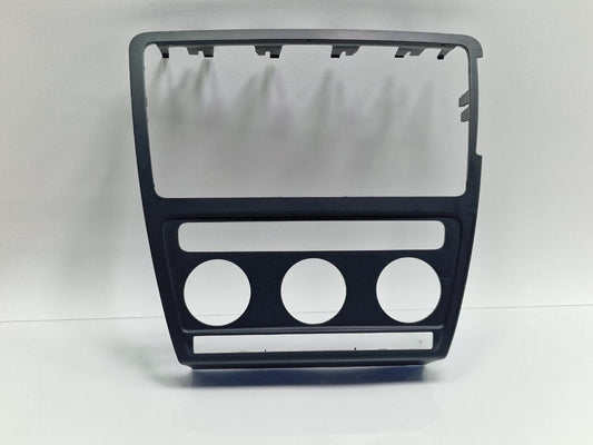 Ornament consola centrala bord SKODA OCTAVIA II Combi 1Z5 2004 - 20132.0 TDI 16V BKD, CFHC, CLCB 1Z0858069A