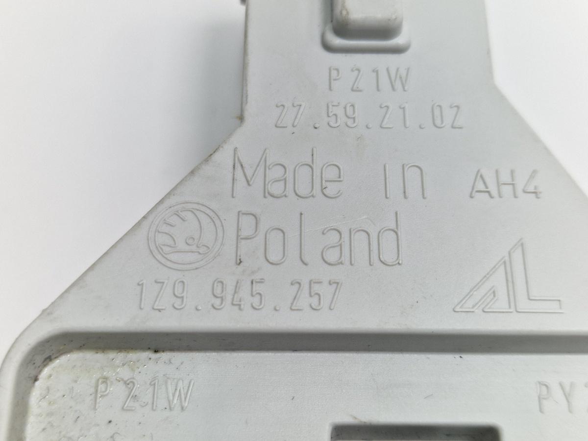 Soclu bec stanga spate SKODA OCTAVIA II Combi 1Z5 2004 - 20132.0 TDI 16V BKD, CFHC, CLCB 1Z9945257