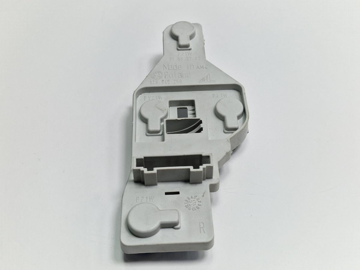 Soclu bec  dreapta spate SKODA OCTAVIA II Combi 1Z5 2004 - 20132.0 TDI 16V BKD, CFHC, CLCB 1Z0945258