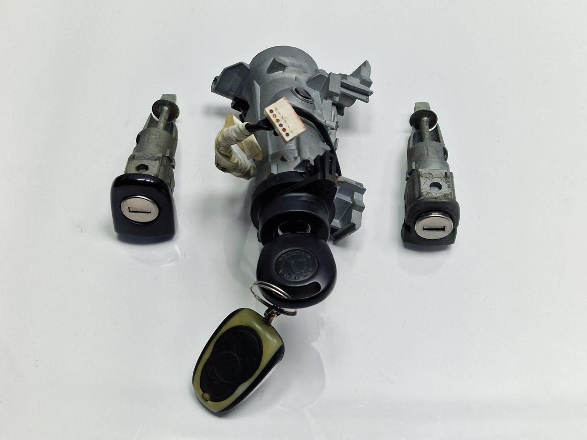 Contact cu butuci si cheie SKODA OCTAVIA 1Z3 2009 - 2013 2.0 TDI  CFHC 1K0905851B