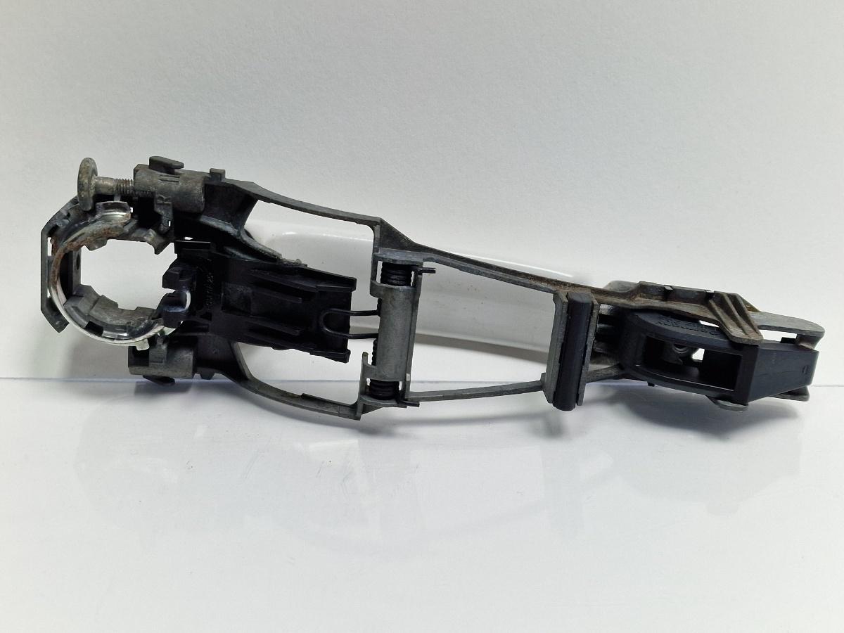 Maner/suport exterior usa dreapta fata SKODA OCTAVIA 1Z3 2004 - 20132.0 TDI 16V BKD, CFHC, CLCB 1U0837886B