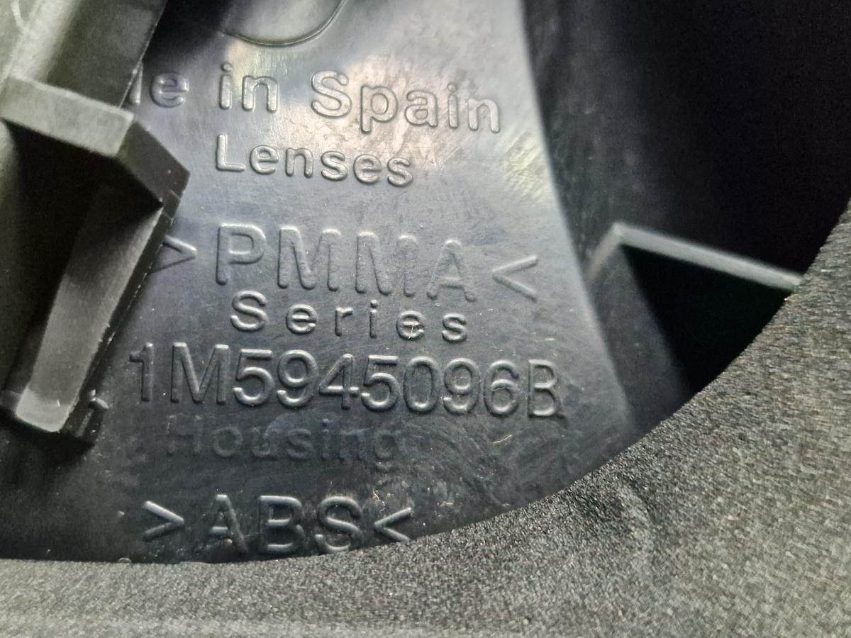 Stop de pe caroserie dreapta spate SEAT TOLEDO II 1M2 1998 - 20061.6 16V AUS, AZD, BCB 1M5945096B