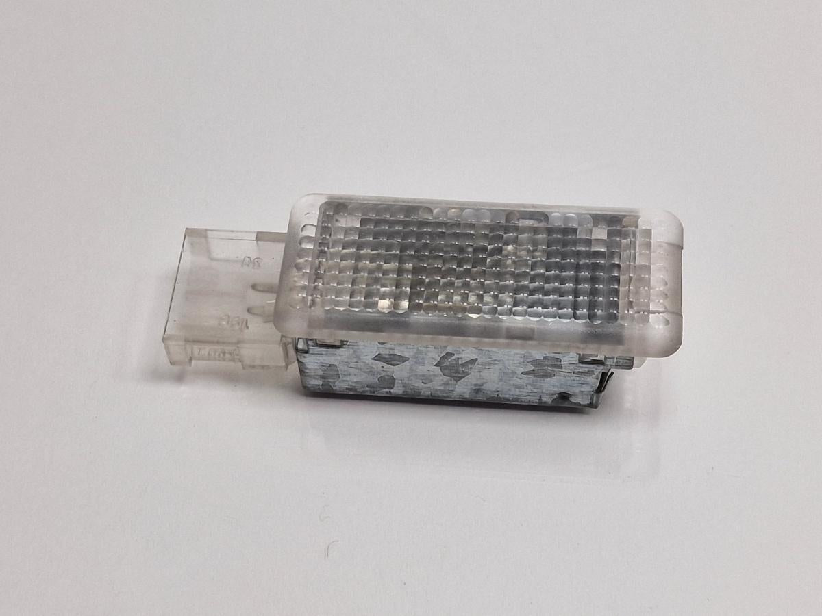 Lampa lumina ambientala VOLKSWAGEN CADDY IV Estate SAB, SAJ 2015 - >2.0 TDI CUUD, DFSD 7C0947415