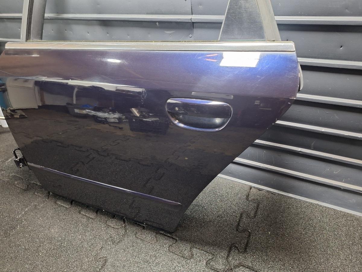 Usa stanga spate AUDI A4 II 8E2, B6 2000 - 2005  8E0833051