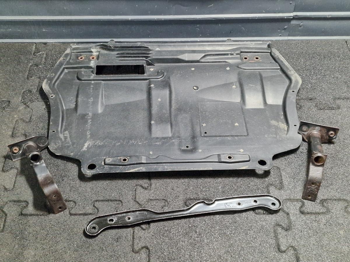 Scut de protectie motor cu suporti SKODA OCTAVIA 1Z3 2004 - 20132.0 TDI 16V BKD, CFHC, CLCB 1K0825901