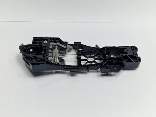 Suport maner exterior usa dreapta fata VOLKSWAGEN PASSAT Variant 3C5 2005 - 20111.9 TDI BKC, BLS, BXE 3C0837886J