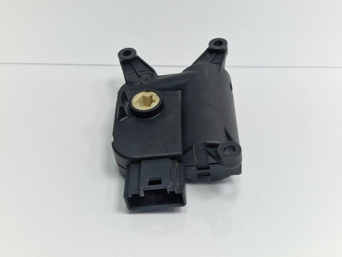 Motoras reglaj aeroterma V158 VOLKSWAGEN PASSAT Variant 3C5 2005 - 20111.9 TDI BKC, BLS, BXE Denso 3C1907511