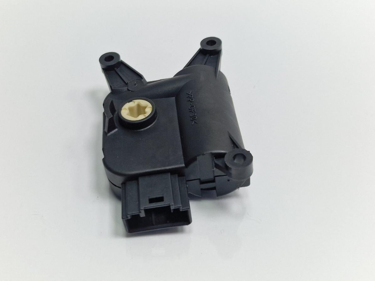 Motoras reglaj aeroterma V425 VOLKSWAGEN PASSAT Variant 3C5 2005 - 20111.9 TDI BKC, BLS, BXE BOSCH 0132801362 3C0 907 511A