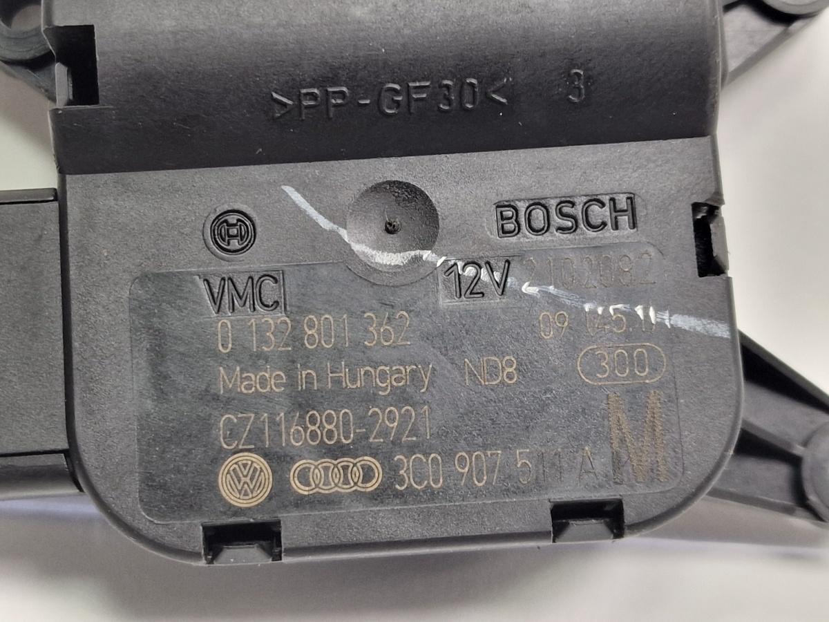 Motoras reglaj aeroterma V425 VOLKSWAGEN PASSAT Variant 3C5 2005 - 20111.9 TDI BKC, BLS, BXE BOSCH 0132801362 3C0 907 511A