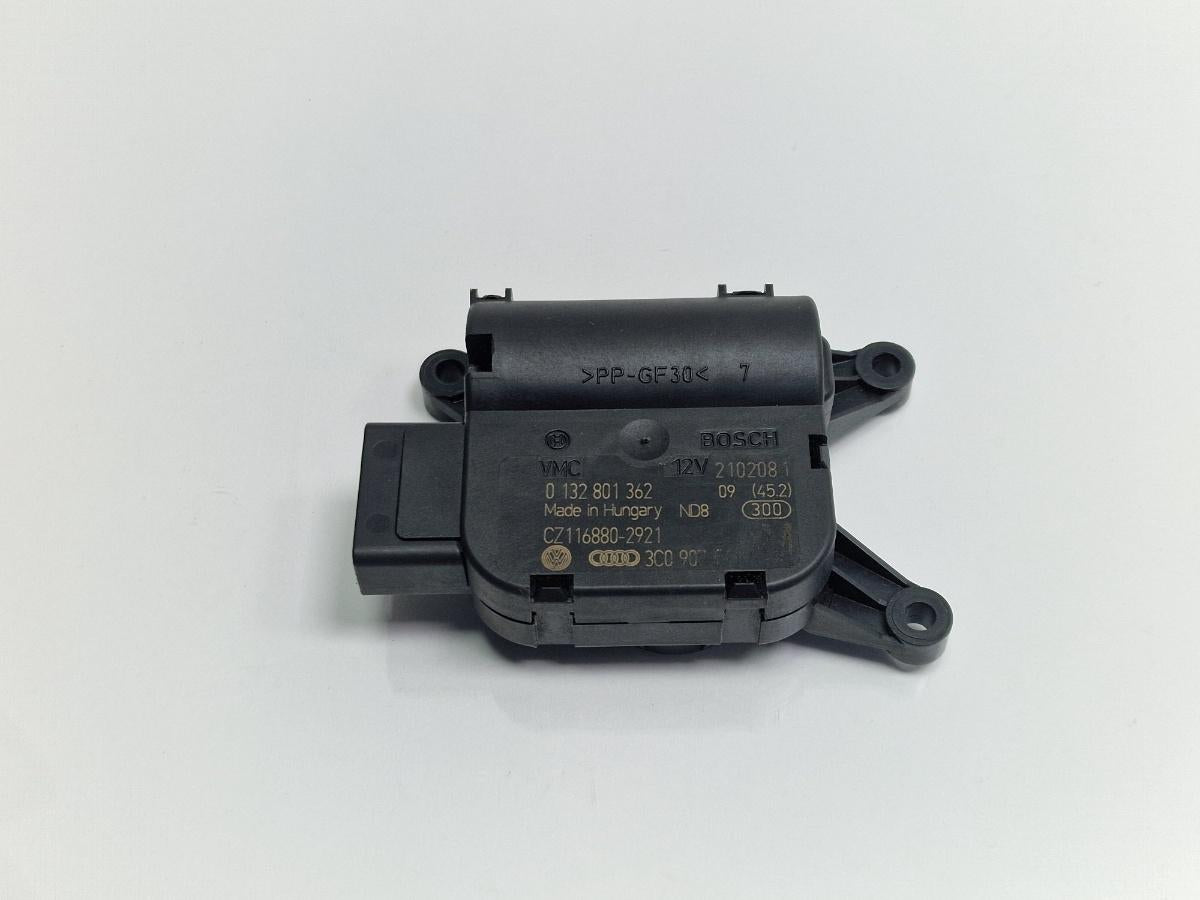 Motoras reglaj aeroterma V71 VOLKSWAGEN PASSAT Variant 3C5 2005 - 20111.9 TDI BKC, BLS, BXE BOSCH 0132801362 3C0907511A