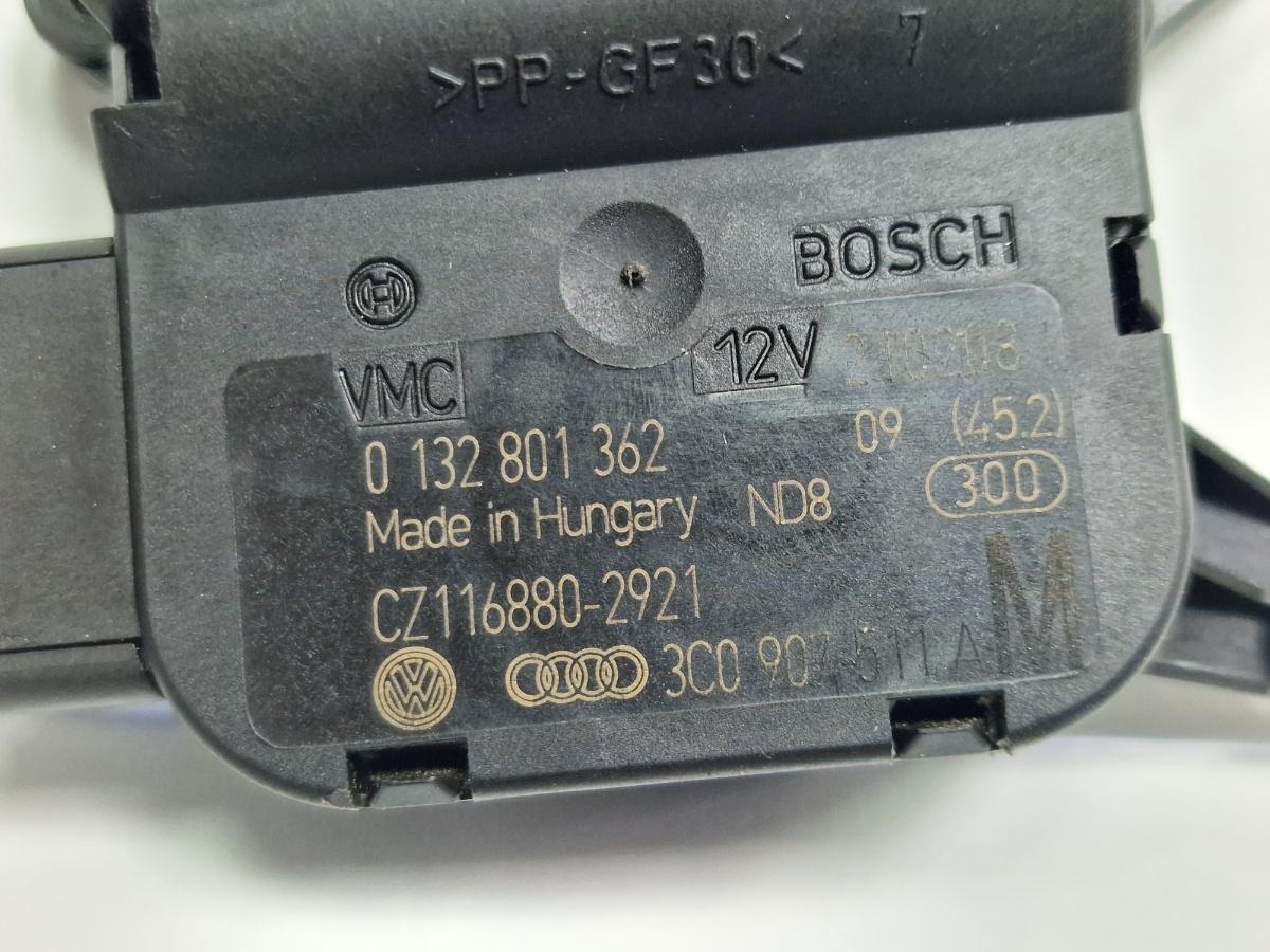 Motoras reglaj aeroterma V71 VOLKSWAGEN PASSAT Variant 3C5 2005 - 20111.9 TDI BKC, BLS, BXE BOSCH 0132801362 3C0907511A
