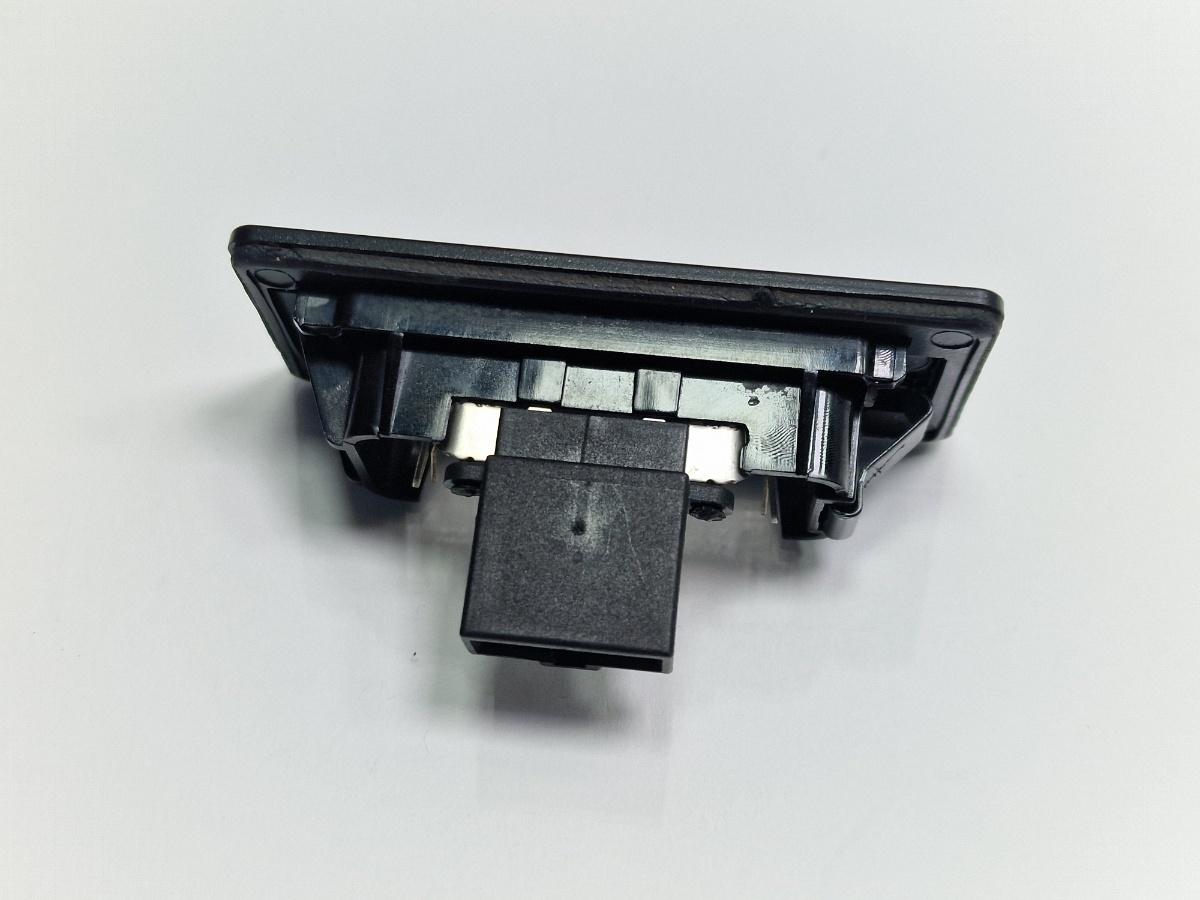 Lampa numar inmatriculare VOLKSWAGEN PASSAT Variant 3C5 2005 - 20111.9 TDI BKC, BLS, BXE 8T0943021