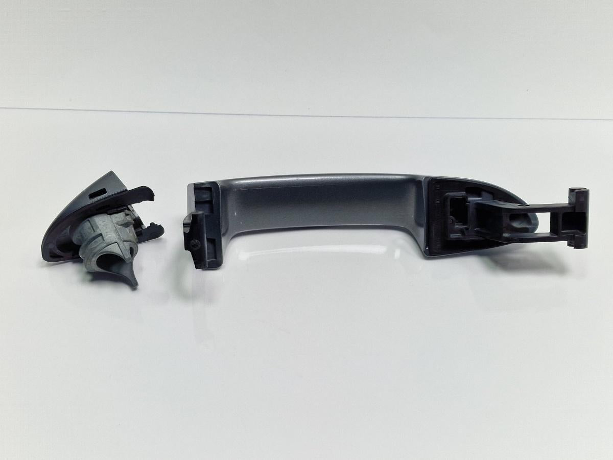 Maner exterior usa dreapta VOLKSWAGEN PASSAT Variant 3C5 2005 - 2011 gri LA7T 3C0837206