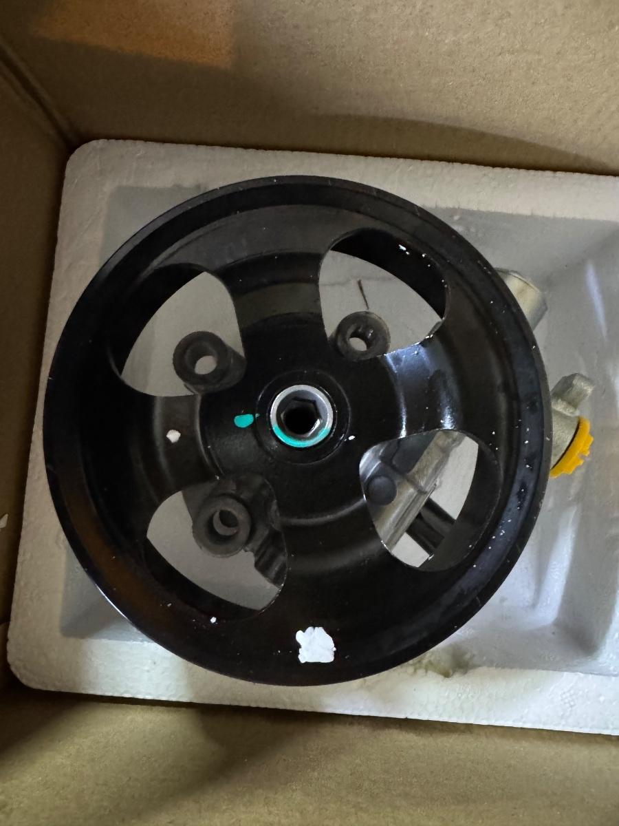Pompa servodirectie nou aftermarket TOYOTA LAND CRUISER 150 TRJ15_, KDJ15_, GRJ15_, GDJ15_ 2009 -> 2.8 D-4D 1GD-FTV 44310-60660